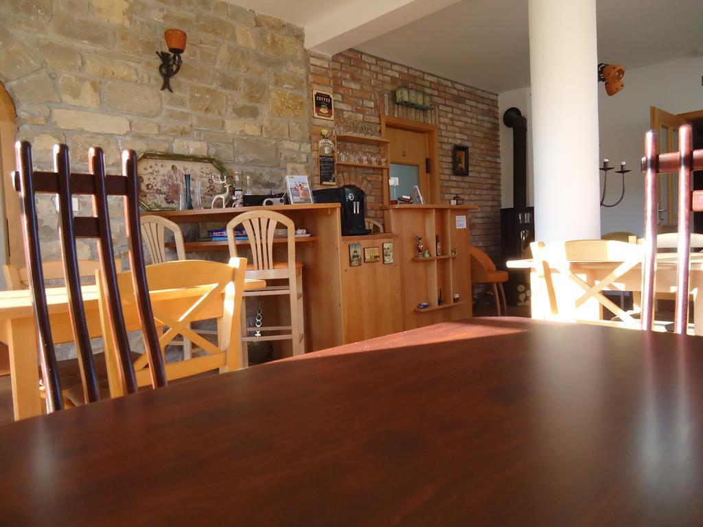 Lipizzaner Lodge Guest House 포스토이나 외부 사진