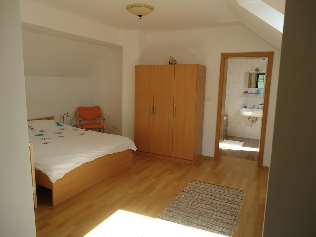 Lipizzaner Lodge Guest House 포스토이나 객실 사진