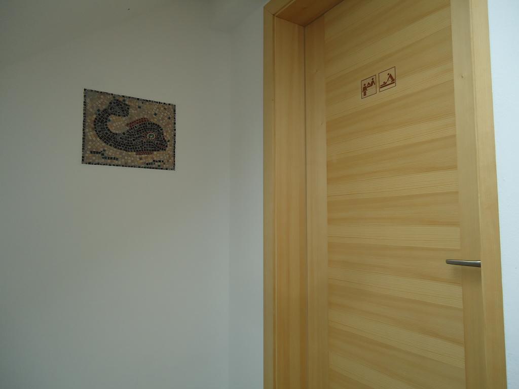 Lipizzaner Lodge Guest House 포스토이나 외부 사진